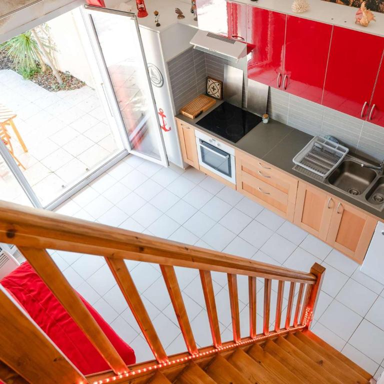 Chalet 3 pièces avec piscine, terrasse et parking privatif à Gruissan, proche plages et commerces - FR-1-409-217 - Villa - 11