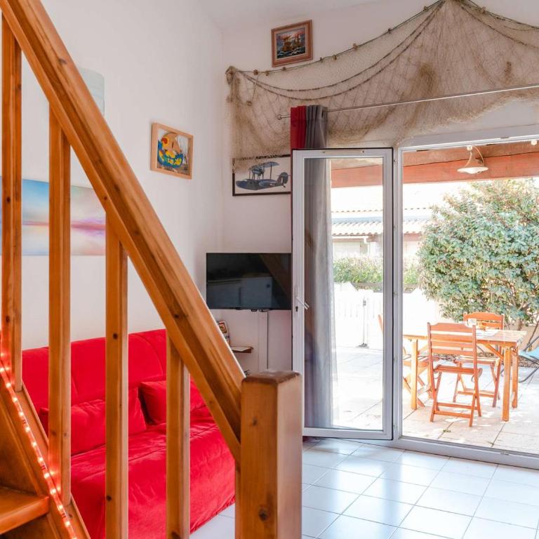 Chalet 3 pièces avec piscine, terrasse et parking privatif à Gruissan, proche plages et commerces - FR-1-409-217 - Villa - 14