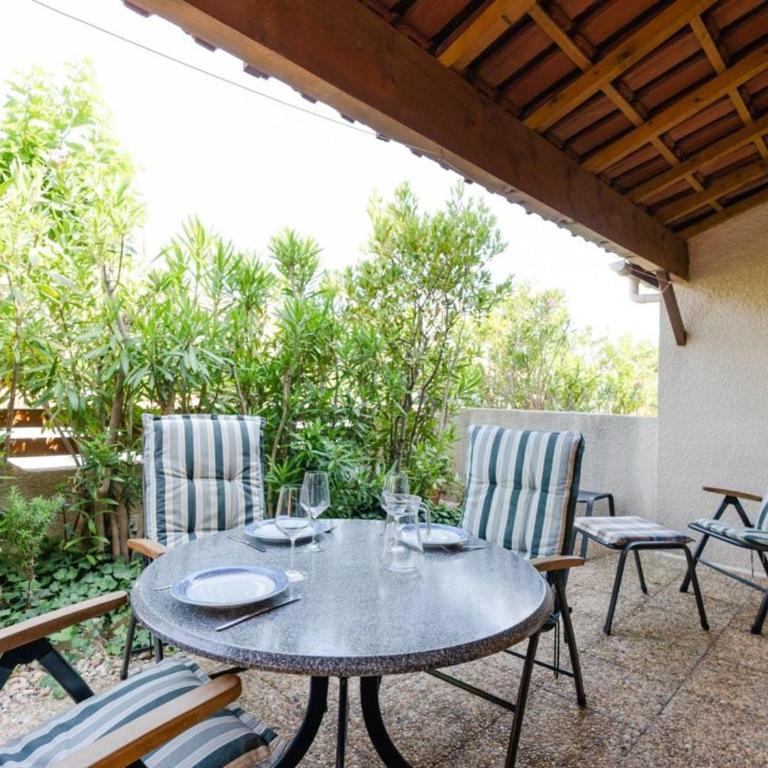 Pavillon T2 Mezzanine climatisé, piscine, Wifi, proche lagune et plage, parking, non-fumeur - FR-1-409-237 - Villa - 6