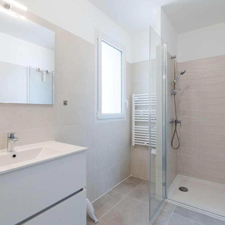 T3 climatisé, proche plage, neuf, WIFI inclus, parking privé - FR-1-409-230 - Apartamento - 13