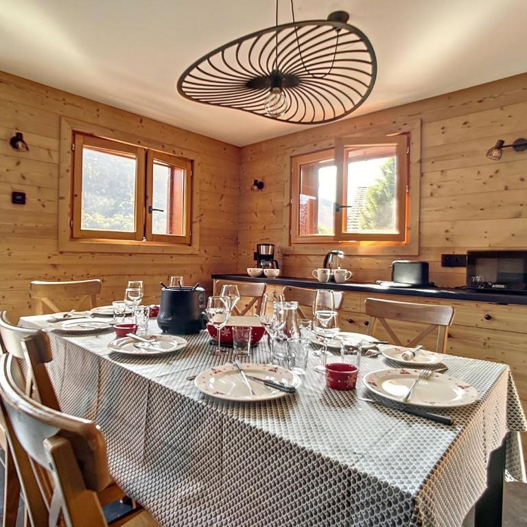 Chalet à Méribel avec Jacuzzi et Parking, 4 Chambres - FR-1-688-64 - Chalet - 3