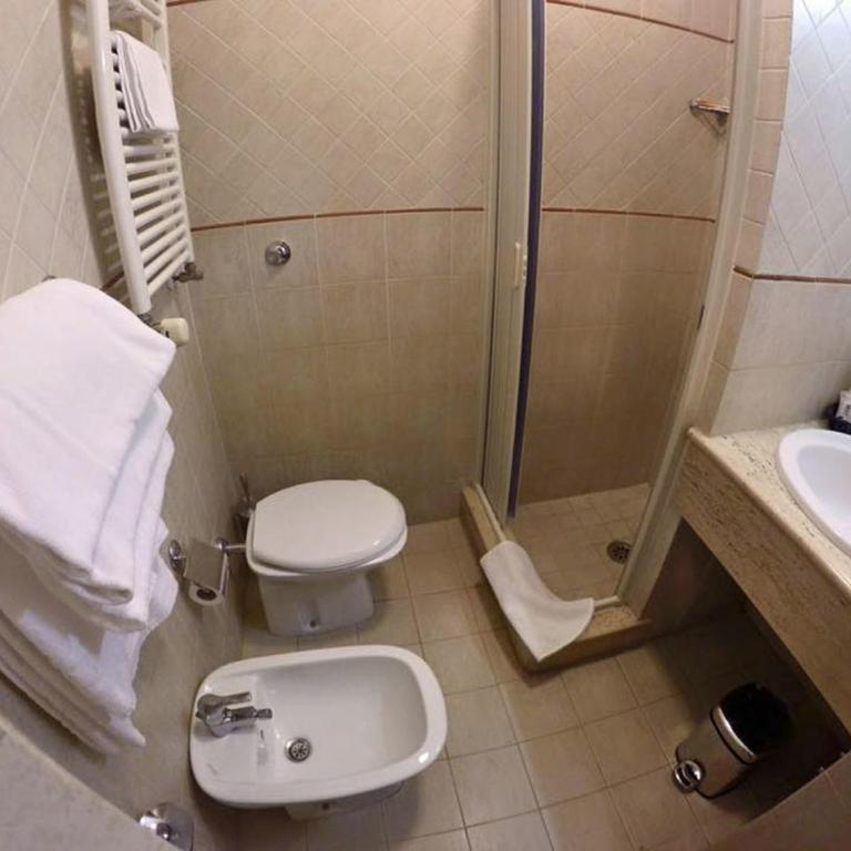 Hotel Assisi - Quadruple Room - 3