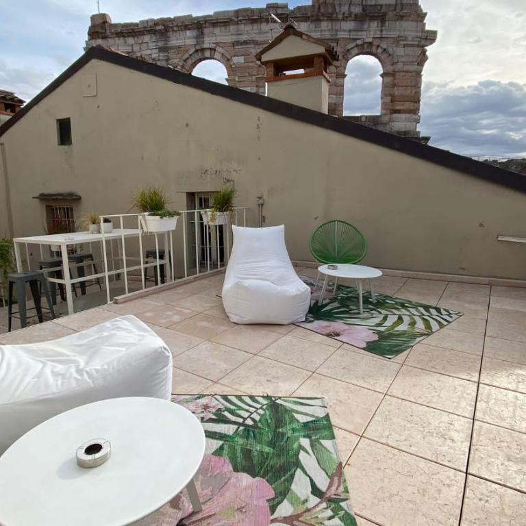 Loft 17 Arena - Studio Apartment with Balcony - 2