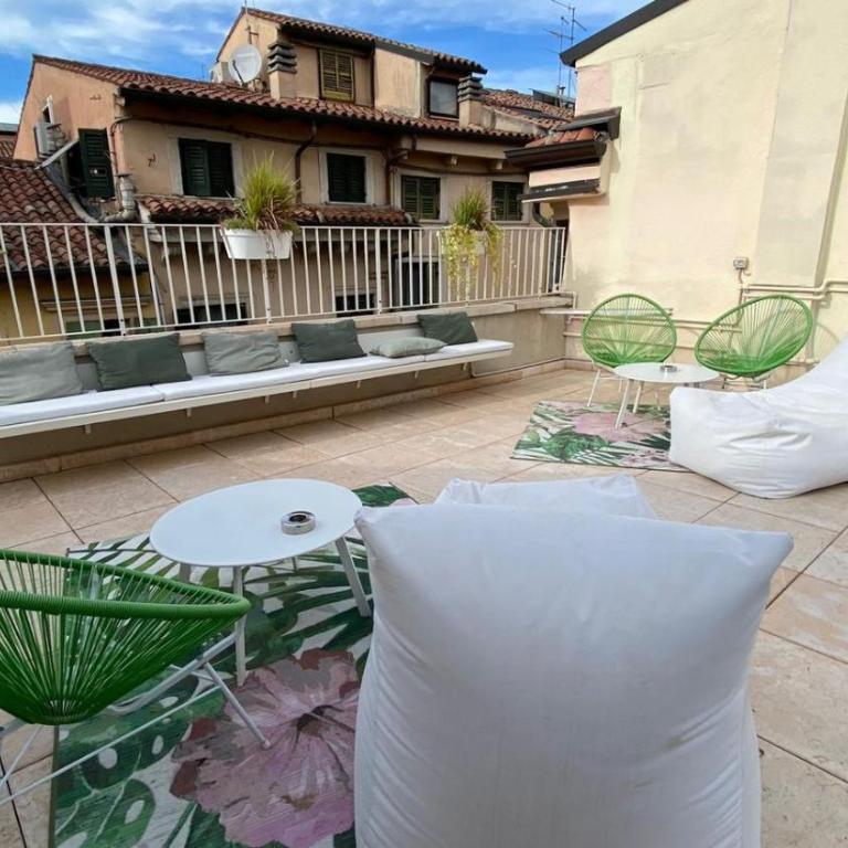 Loft 17 Arena - Studio Apartment with Balcony - 9