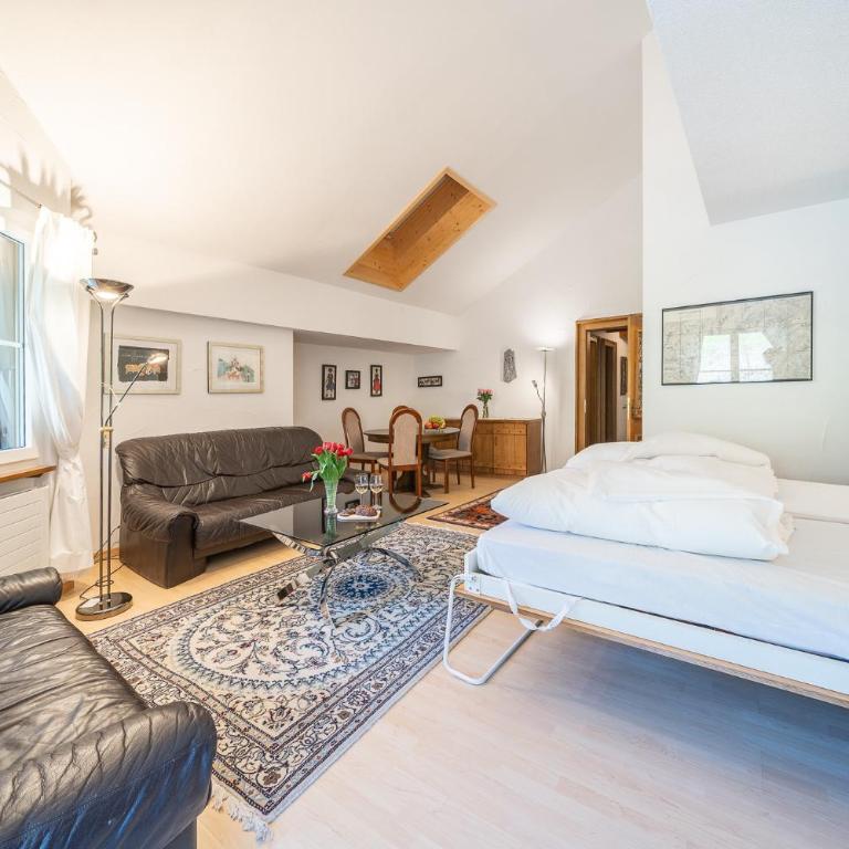 2403 Charmante Dachwohnung mit hohen Decken und Suedbalkon - Apartment mit Balkon - 3