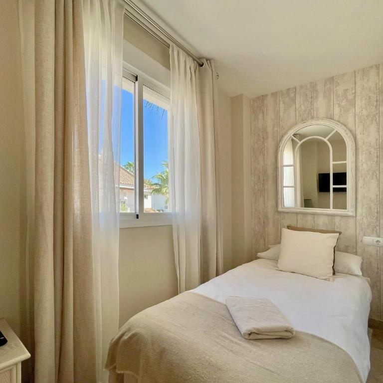 UNIQUE TOWNHOUSE IN FRONT OF PUERTO BANUS - Apartment - 5