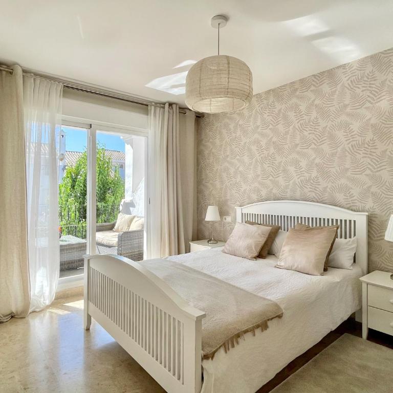 UNIQUE TOWNHOUSE IN FRONT OF PUERTO BANUS - Apartment - 3