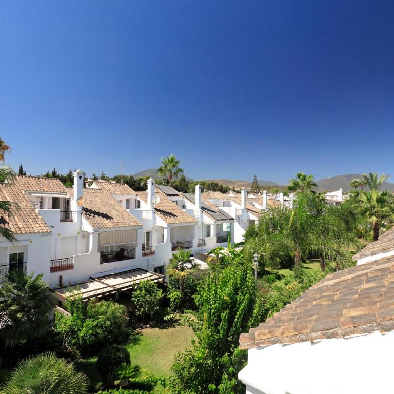 UNIQUE TOWNHOUSE IN FRONT OF PUERTO BANUS - Apartment - 12