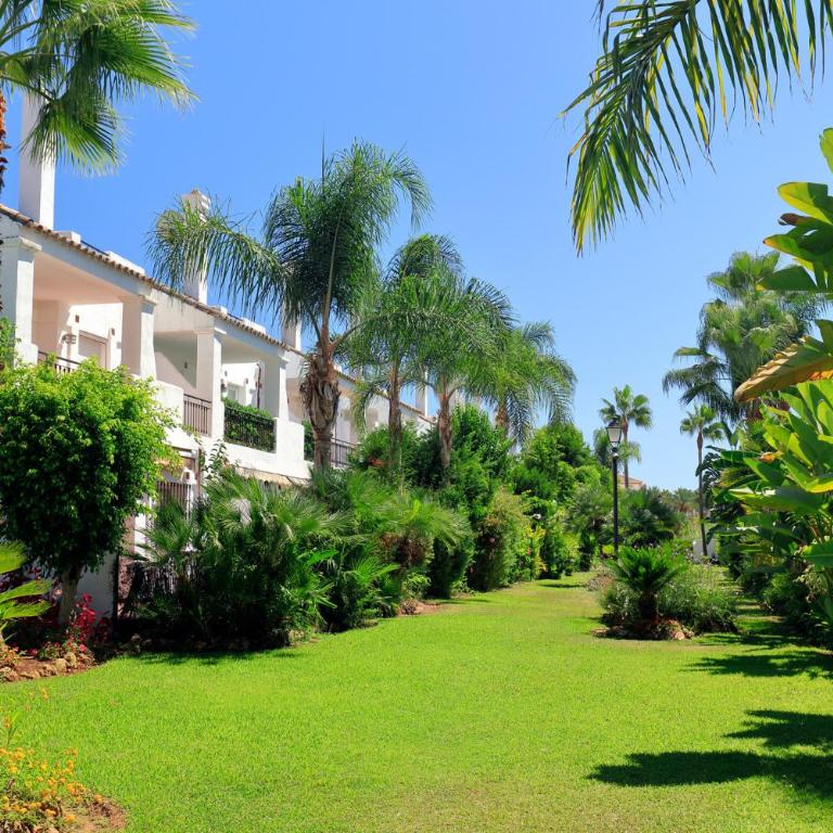UNIQUE TOWNHOUSE IN FRONT OF PUERTO BANUS - Apartment - 21
