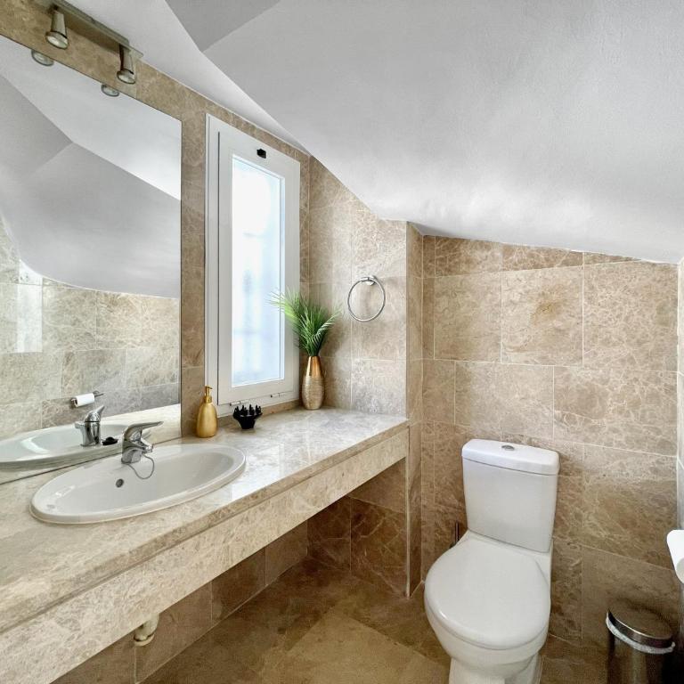 UNIQUE TOWNHOUSE IN FRONT OF PUERTO BANUS - Apartment - 14