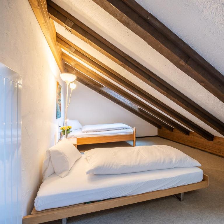3403 Heimelige Wohnung mit viel Dachschraege - Apartment mit Balkon - 6