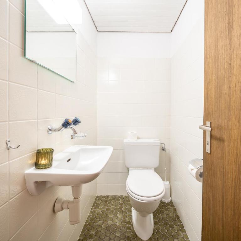 3403 Heimelige Wohnung mit viel Dachschraege - Apartment mit Balkon - 9