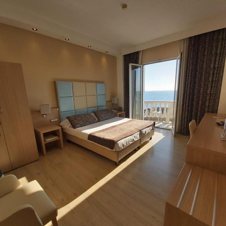 Hotel Piccolo Lido - Camera Matrimoniale Deluxe con Balcone e Vista Mare - 7