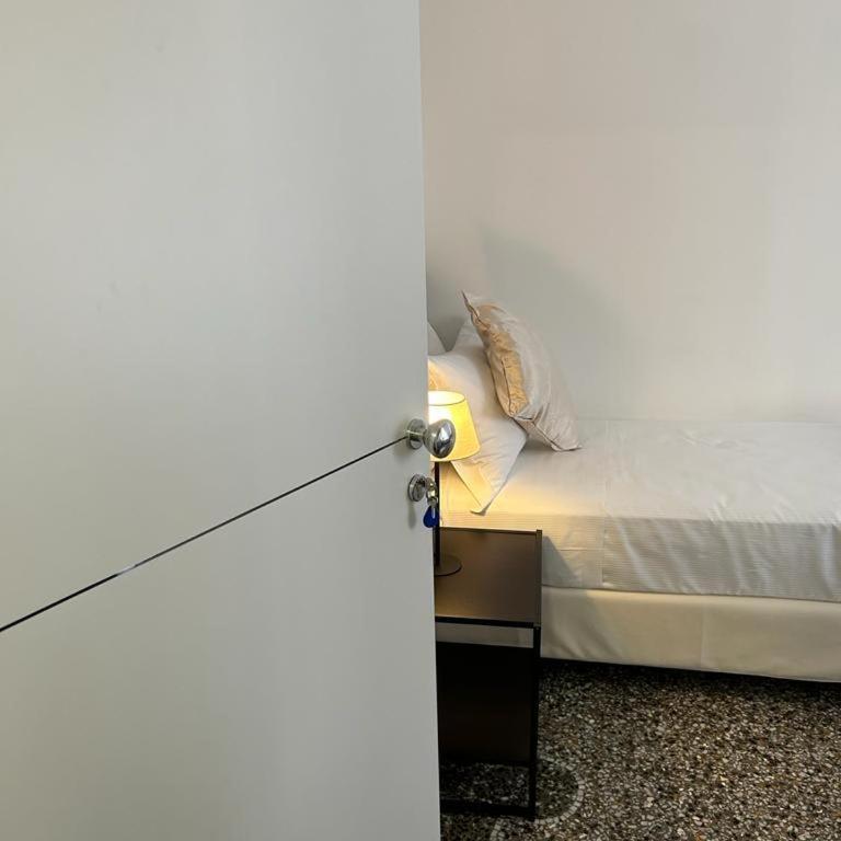 Brignole Rooms - Camera Doppia con Letti Singoli - 5