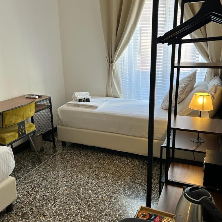 Brignole Rooms - Camera Doppia con Letti Singoli - 1