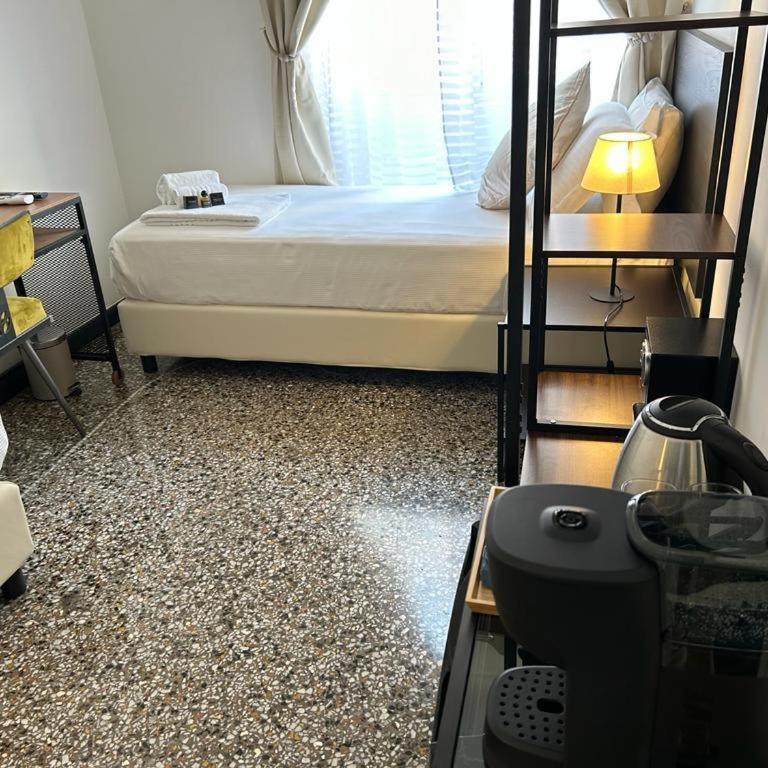 Brignole Rooms - Camera Doppia con Letti Singoli - 7