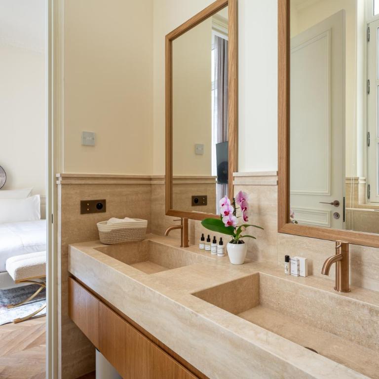 Appartement Avenue Montaigne - Paris Champs Elysées - Appartement - 32