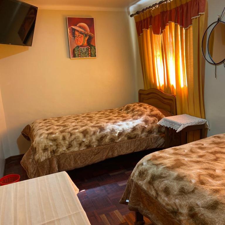 Residencial 10 de Noviembre - Habitación Doble con baño compartido - 2 camas - 1