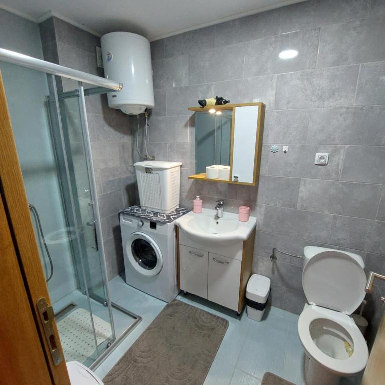 Golden Apartman - One-Bedroom Apartment - 10