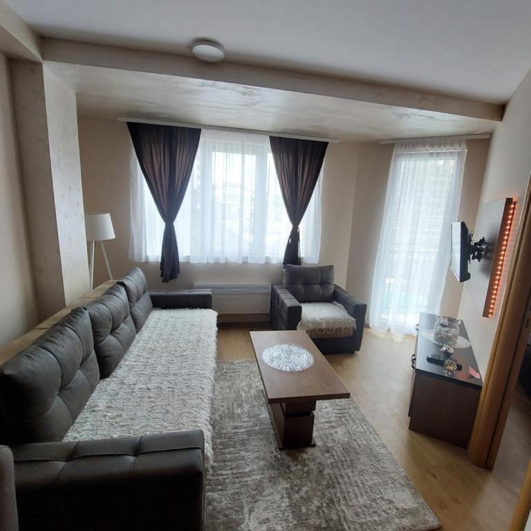 Golden Apartman - One-Bedroom Apartment - 1