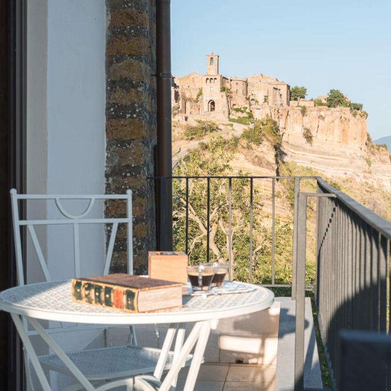 Acqua di Civita Beauty & Rooms IL PONTE - Camera Matrimoniale con Balcone - 2