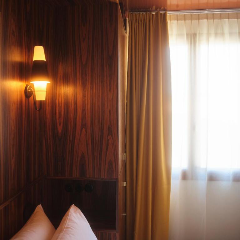 Hôtel Présent - 200m des Arènes - Encore Mieux - Chambre Double Deluxe - 6