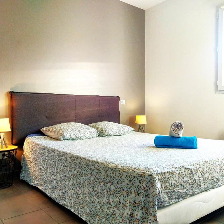 Le Clos Andrée - Charmante maison 8 personnes - 5 lits - Climatisation réversible RDC - Parking 3 véhicules - Garage - Zone Nord Montauban - Terrasse et jardin - Maison 3 Chambres - 27