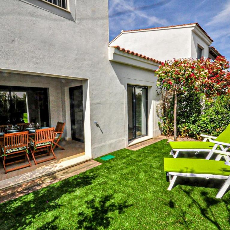 LITORAL COSTA DORADA - PASSEIG DEL MAR Only families - Three-Bedroom House - 6