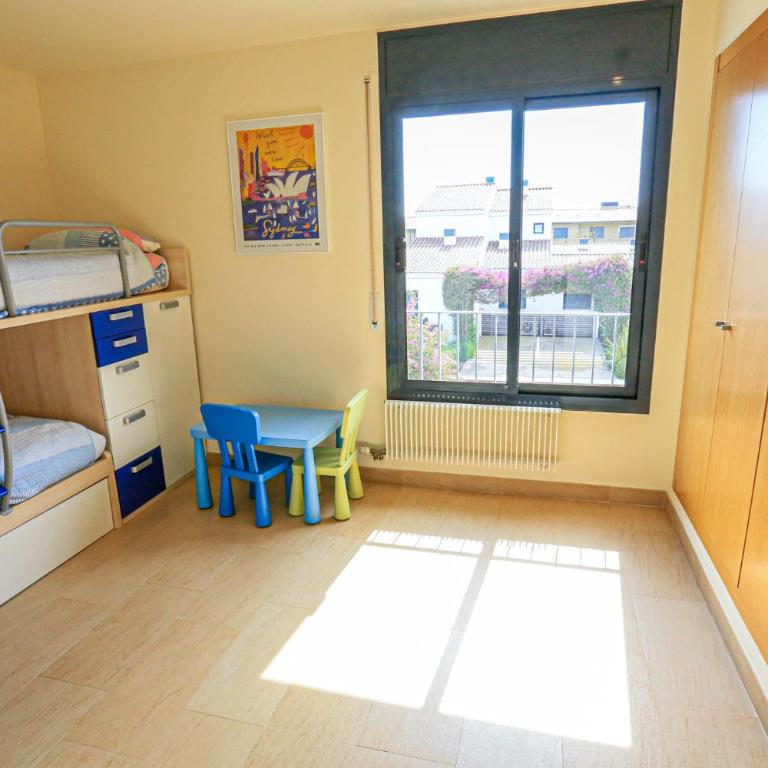 LITORAL COSTA DORADA - PASSEIG DEL MAR Only families - Three-Bedroom House - 28