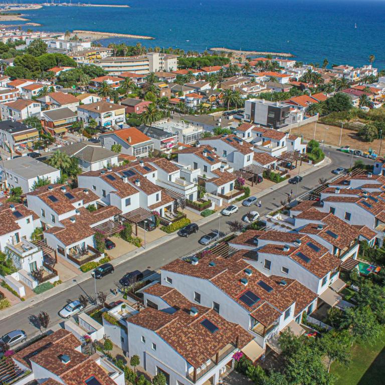 LITORAL COSTA DORADA - PASSEIG DEL MAR Only families - Three-Bedroom House - 33