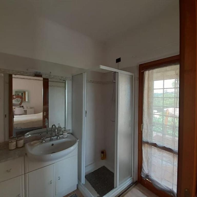 Camera privata in villa con ingresso indipendente per amanti degli animali - Camera Familiare con Bagno Privato - 10