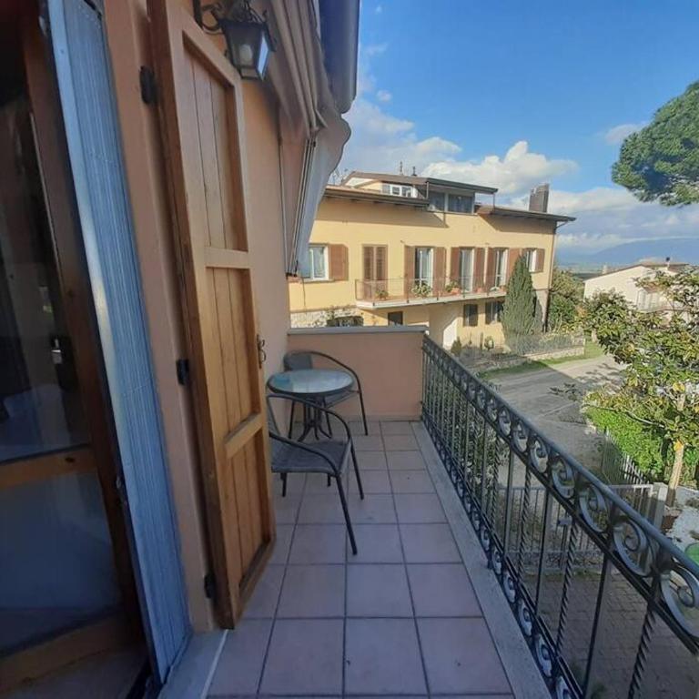 Camera privata in villa con ingresso indipendente per amanti degli animali - Camera Familiare con Bagno Privato - 8