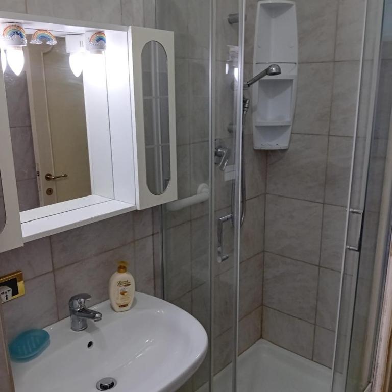 Viale IV Novembre 19 - Appartamento con 2 Camere da Letto - 5