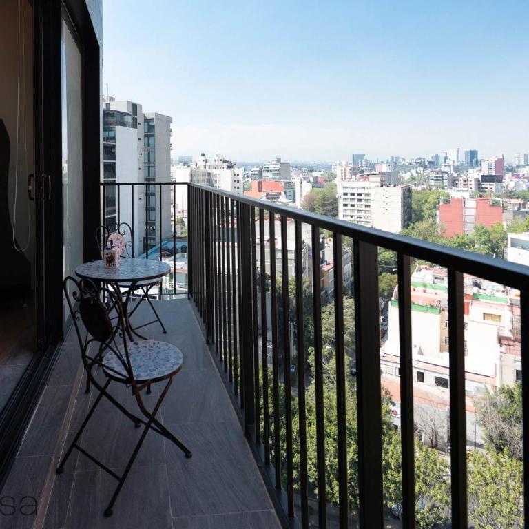 Private Balcony Infinity Pool & Rooftop in La Roma - Queretaro - Three-Bedroom Apartment - 3