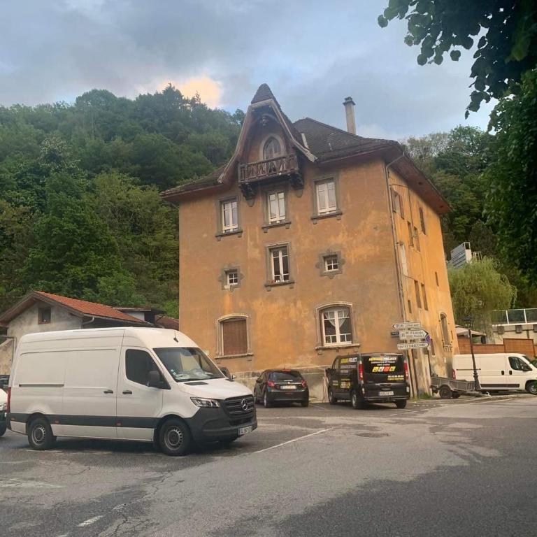 la Montagnette L ours T1 maison en travaux de 10h a 17h - Appartement 1 Chambre - 11