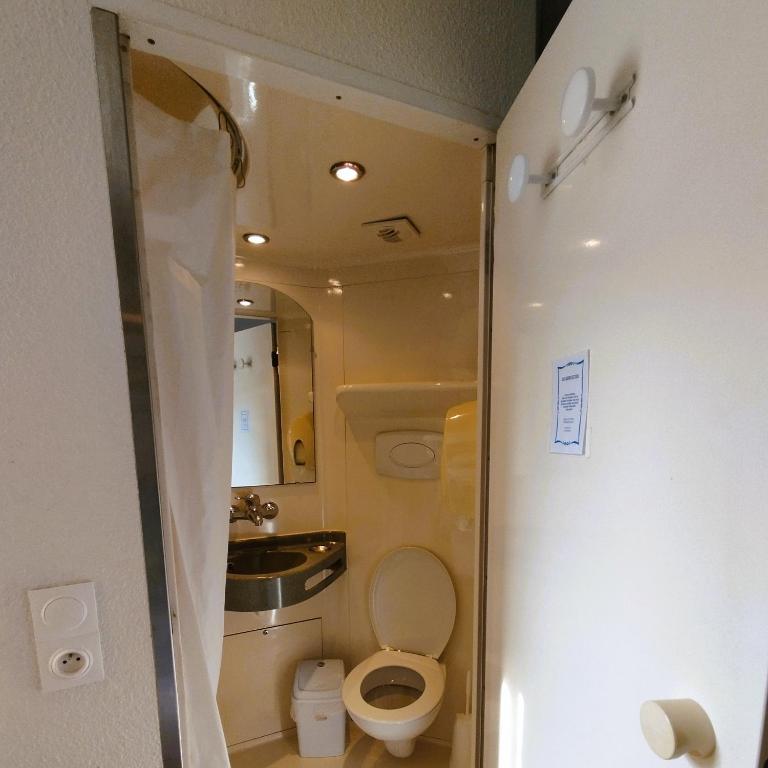 hotelF1 Lyon Bourgoin-Jallieu - Chambre Double Cabrio avec Salle de Bains - 6