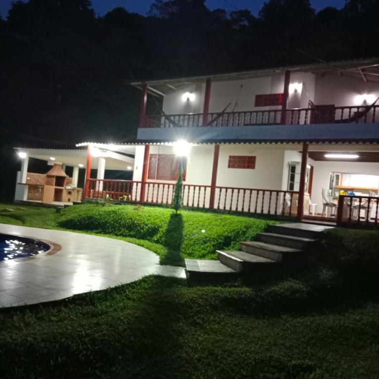 Casa Campestre Privada El Reposo con piscina y WIFI - Casa de 4 dormitorios - 2