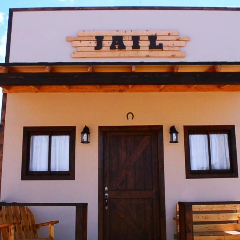 Grape Valley Old West Cabins - Double Room with Mountain View - 7