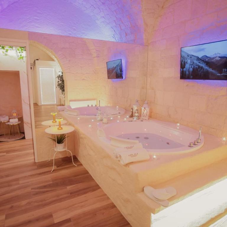Romantic Suite with Private Jacuzzi Malely Suite - Camera Matrimoniale con Vasca Idromassaggio - 12