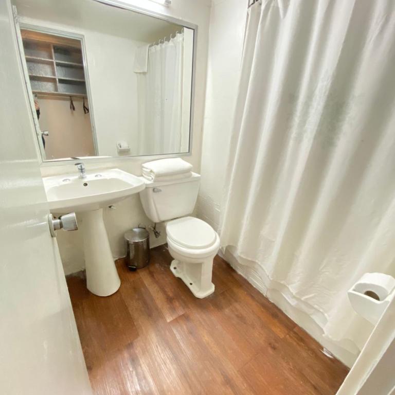 NEW HOTEL CRUZ DEL SUR - Suite con cama grande y balcón - 4