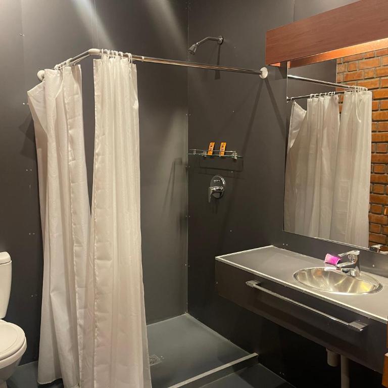 Onkel Inn Wagon Sleepbox Uyuni - Habitación Familiar con baño - 13