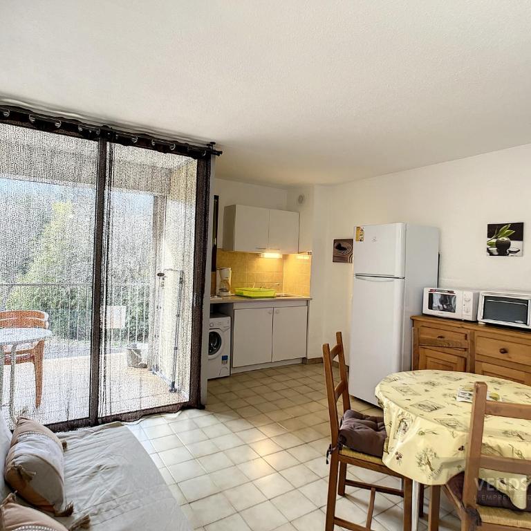 Appartement F2 avec Terrasse, Wifi et Proximité Thermes à Lamalou-les-Bains - FR-1-451-118 - Appartement 1 Chambre - 5