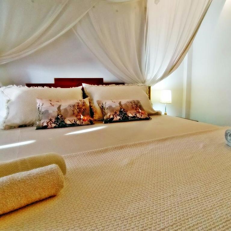 Caleta Beach House - Four-Bedroom House - 11