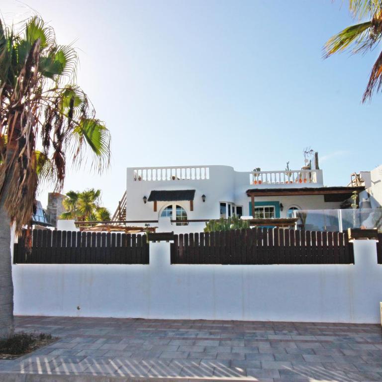 Caleta Beach House - Four-Bedroom House - 29