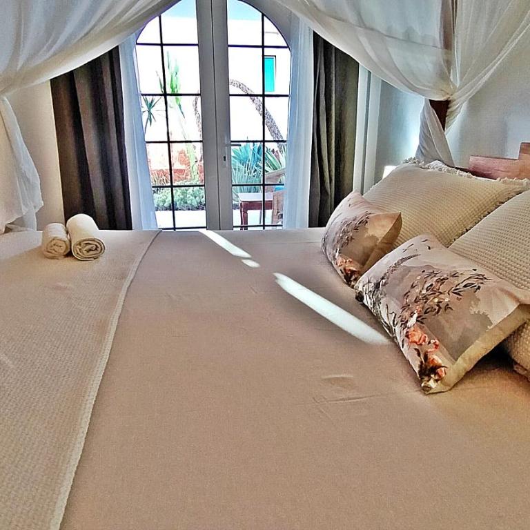 Caleta Beach House - Four-Bedroom House - 31