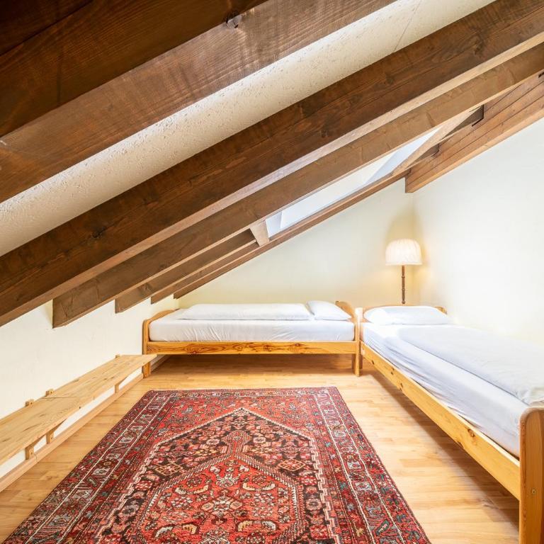 5401 Grosszuegige Dachgeschoss-Wohnung mit Parkettboden und Balkon - Moderne und helle Gestaltung - Apartment mit Balkon - 9