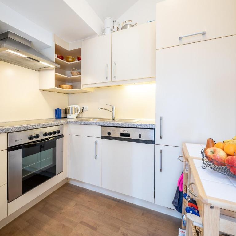 5401 Grosszuegige Dachgeschoss-Wohnung mit Parkettboden und Balkon - Moderne und helle Gestaltung - Apartment mit Balkon - 10