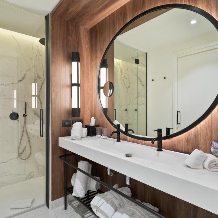 H10 Madison 4* Sup - Deluxe Double Room - 4