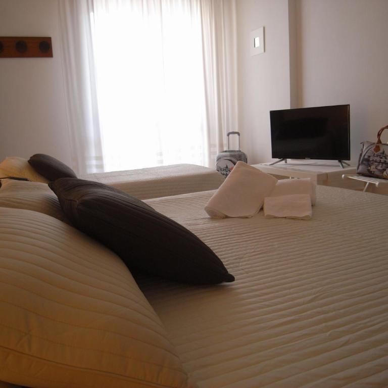 Hotel Moreri - Triple Room with Terrace - 3