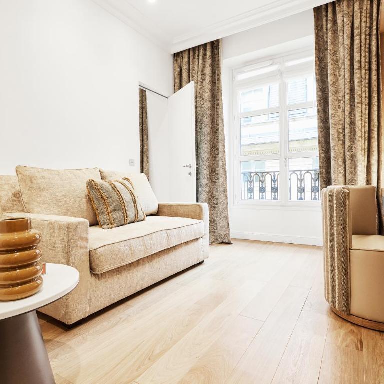 Grand Hôtel Du Palais Royal - Suite avec Balcon - 1